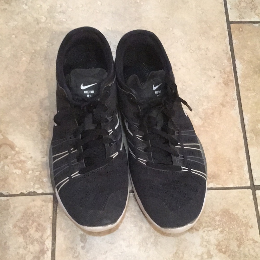 Nike Free TR 6 Athletic Shoes